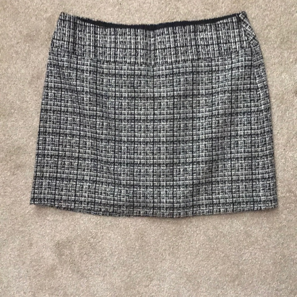 Black and white plaid skirt-lined